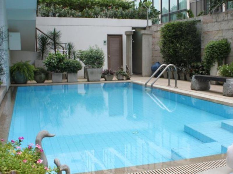 St. James Hotel Bangkok Bagian luar foto