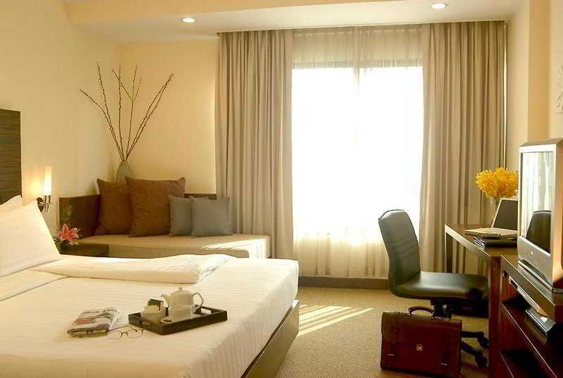 St. James Hotel Bangkok Bagian luar foto