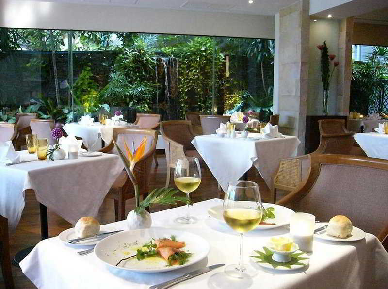 St. James Hotel Bangkok Bagian luar foto