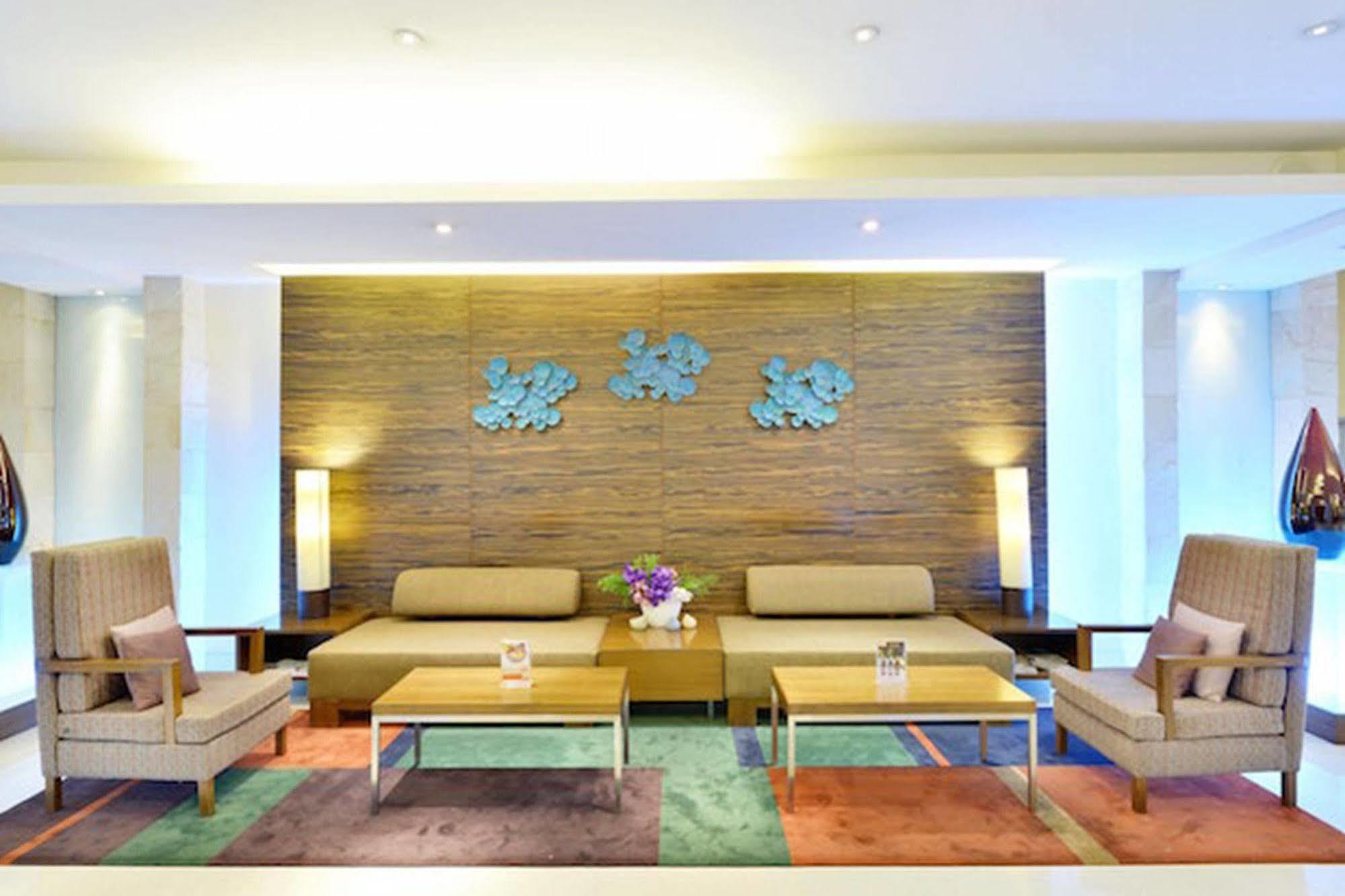 St. James Hotel Bangkok Bagian luar foto